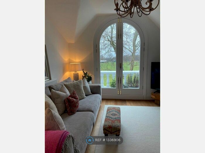 2 Bedroom Flat To Rent In Rocks Lane, London, SW13