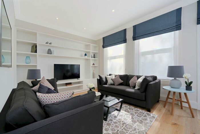 3 Bedroom Flat To Rent In Courtfield Gardens, South Kensington, London, SW7