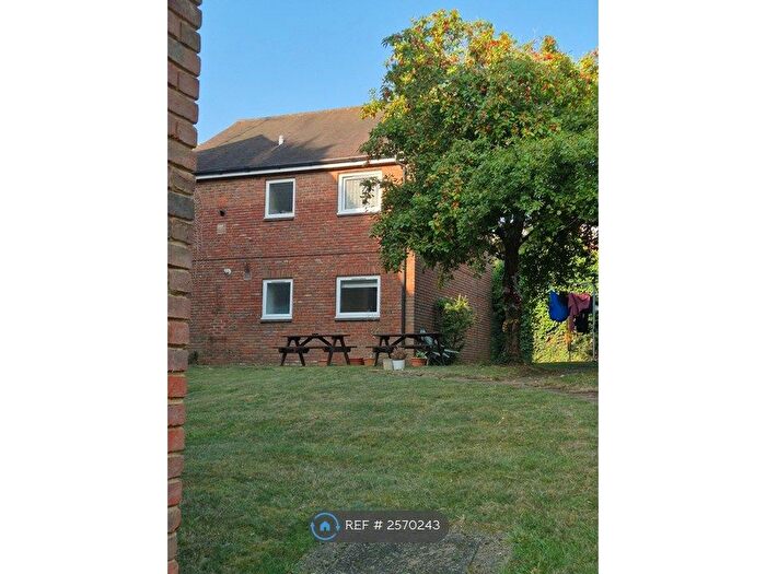 1 Bedroom Flat To Rent In High Street, Kings Langley, WD4