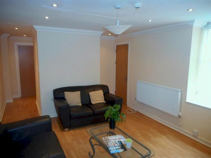 2 Bedroom Flat To Rent In Richmond Road, Cathays, Cardiff, CF24