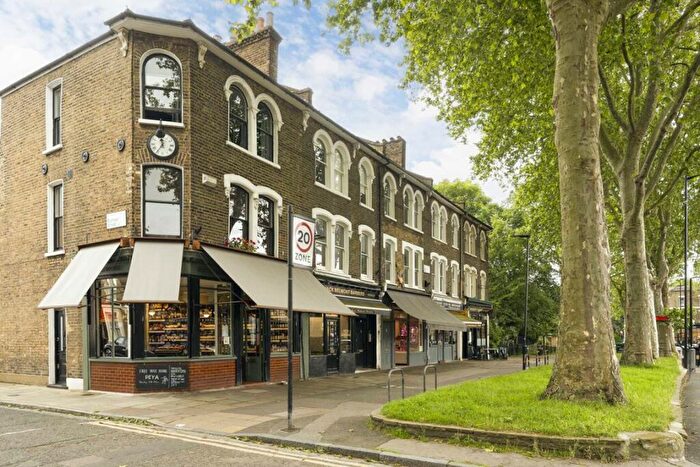 2 Bedroom Flat To Rent In Lauriston Road, Victoria Park, E9