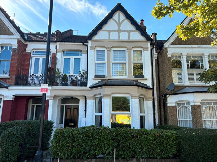 3 Bedroom Apartment For Sale In Muswell Avenue, Muswell Hill, N10