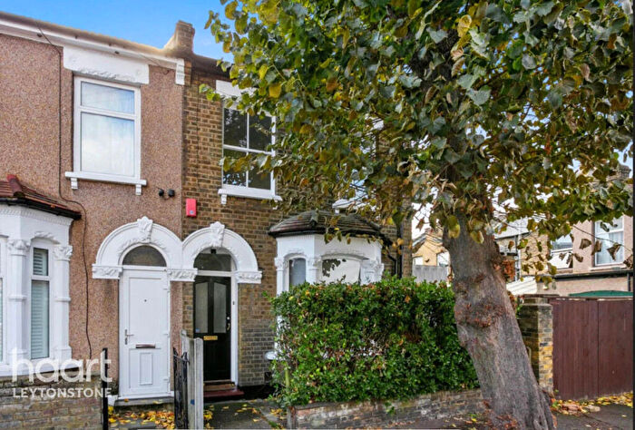 3 Bedroom End Of Terrace House For Sale In Wragby Road, London, E11
