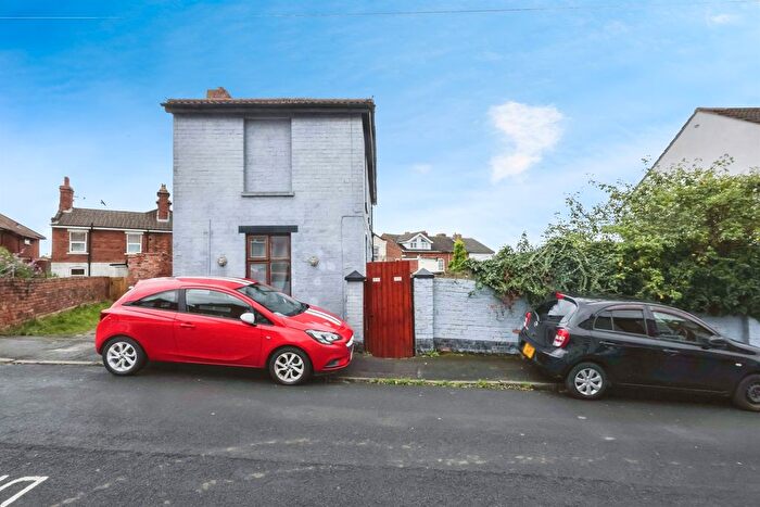 3 Bedroom Detached House For Sale In King William Street, Amblecote, Stourbridge, DY8