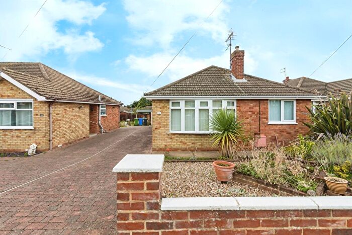 2 Bedroom Detached Bungalow For Sale In Hadleigh Drive, Lowestoft, NR32