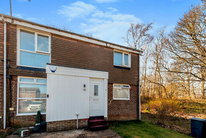 2 Bedroom Flat To Rent In Maxton Close, Sunderland, Tyne And Wear, SR3