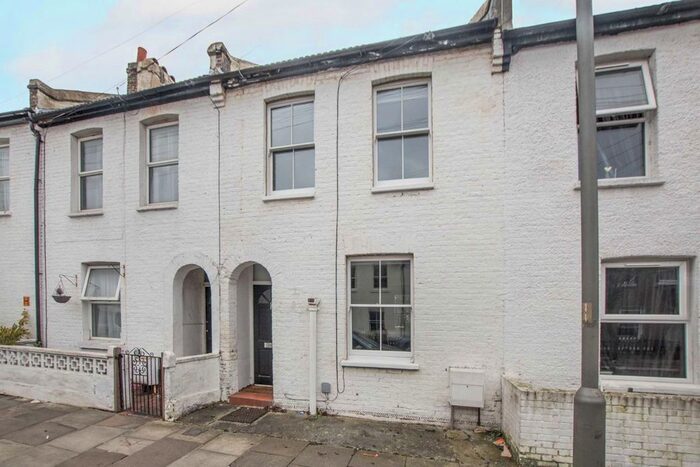 2 Bedroom Property To Rent In Besley Street, London, SW16