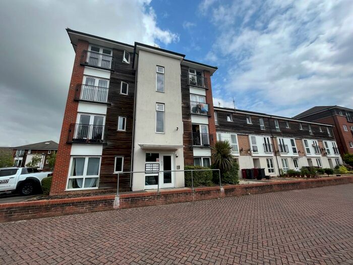2 Bedroom Apartment To Rent In Meadow Way, Caversham, RG4