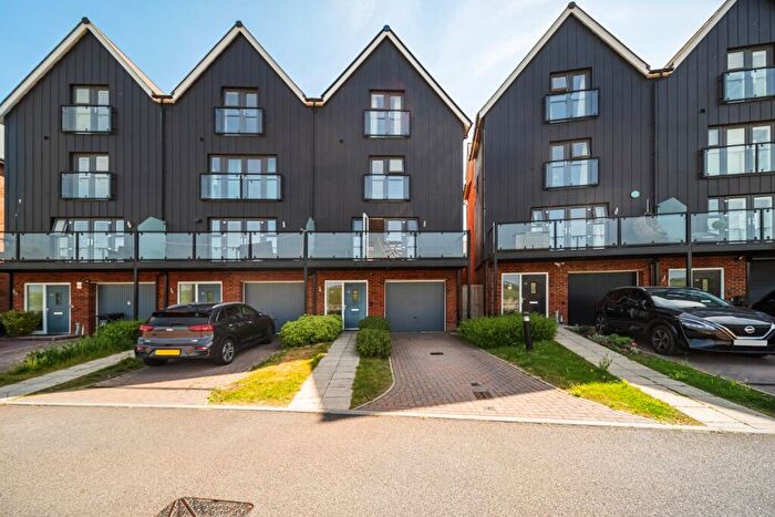 4 Bedroom End Of Terrace House To Rent In Stratford Way, Northfleet, Gravesend, Kent, DA11