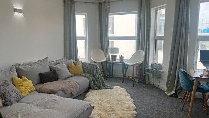 2 Bedroom Flat To Rent In Marine Parade, Worthing, BN11