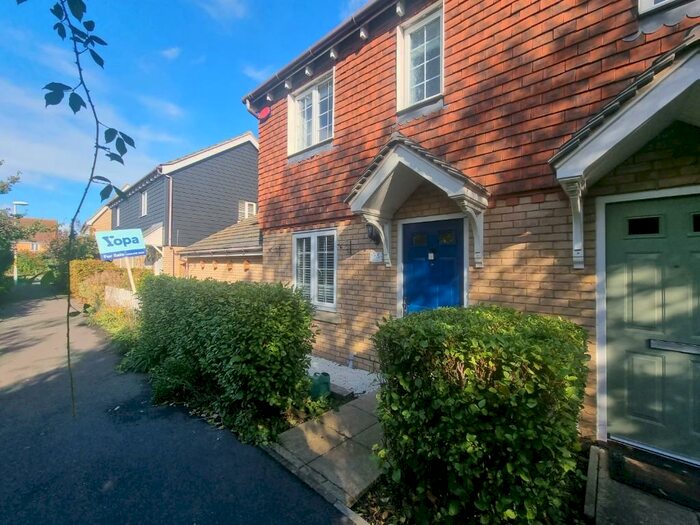 3 Bedroom Link Detached House To Rent In Thistle Walk, Sheerness, Kent, ME12