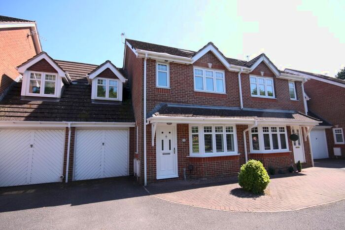 4 Bedroom Link Detached House To Rent In Thyme Avenue, Whiteley PO15