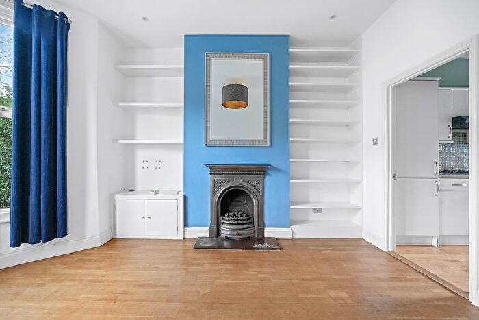 1 Bedroom Flat For Sale In Palatine Road, London, N16