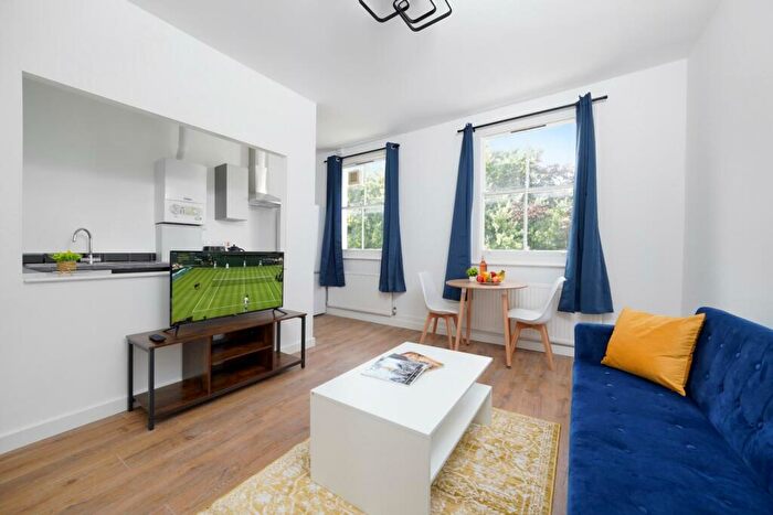 Apartment To Rent In Grafton Road, London, NW5