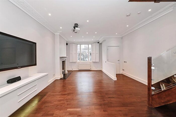 3 Bedroom Property To Rent In Holland Street, Kensington, W8