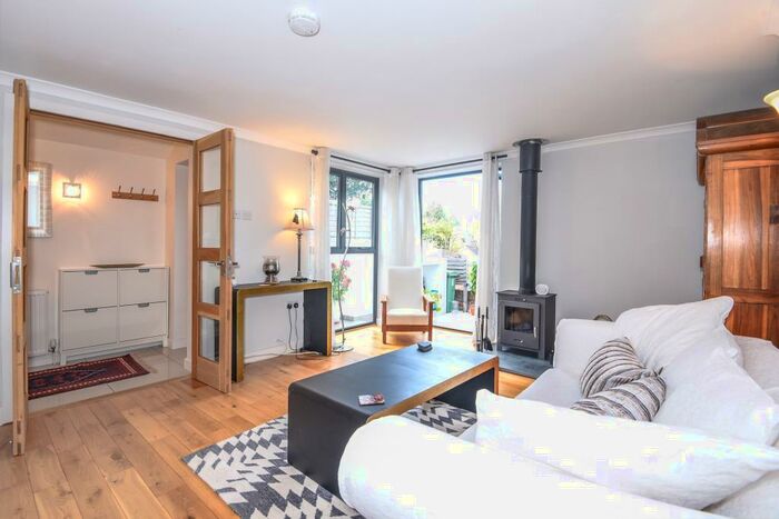 3 Bedroom Detached House To Rent In Henley On Thames, Oxon, RG9