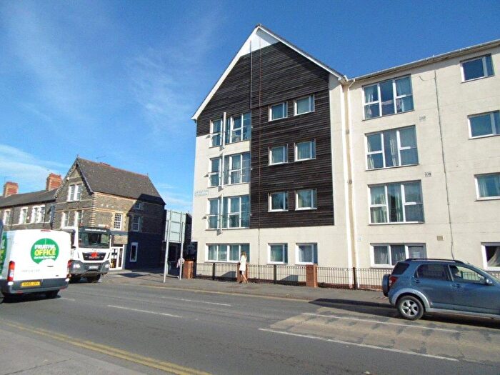 2 Bedroom Apartment For Sale In Lock Keepers Court, Blackweir Terrace, Cardiff, South Glamorgan, CF10
