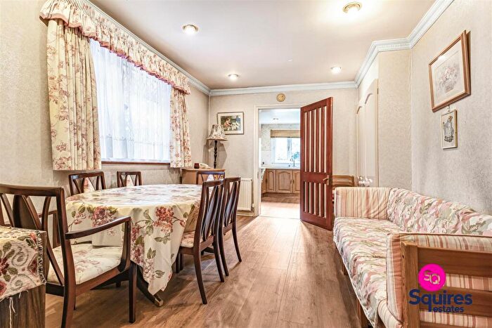 5 Bedroom Semi-Detached House For Sale In Granville Road, London, N12