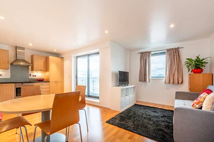 2 Bedroom Flat For Sale In Devonport Street, Limehouse, London, E1