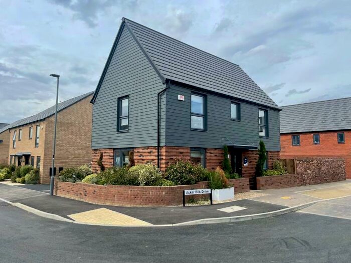 3 Bedroom Detached House To Rent In Acker Bilk Drive, Glebe Farm, MK17