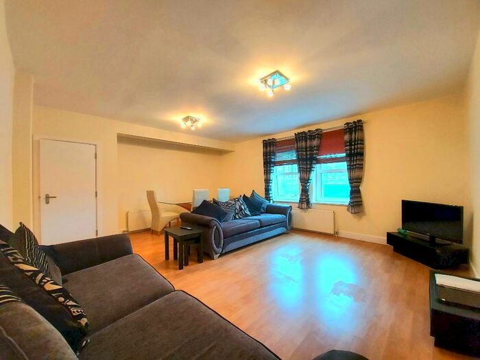 2 Bedroom Apartment To Rent In Cedar Road, Sutton, Surrey, SM2