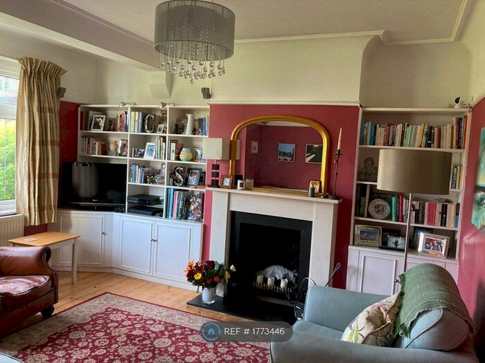 3 Bedroom Semi-Detached House To Rent In The Gardens, Harrow, HA1