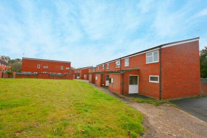 2 Bedroom End Of Terrace House To Rent In Venning Road, RG2