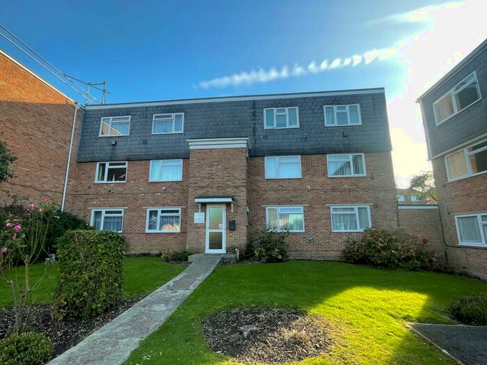 2 Bedroom Flat To Rent In Helmsdale, Greenmeadow, SN25