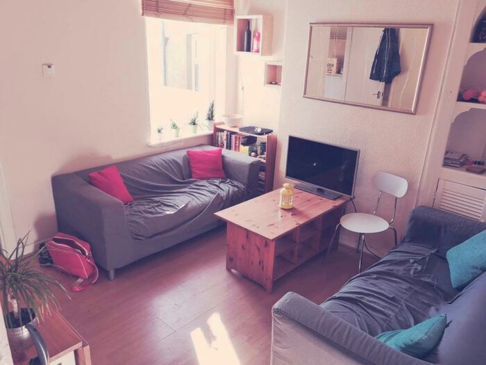 4 Bedroom House To Rent In Tewkesbury Street, Cathays, Cardiff, CF24