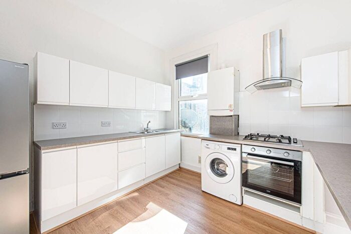2 Bedroom Flat To Rent In Bulwer Road, New Barnet, Barnet, EN5