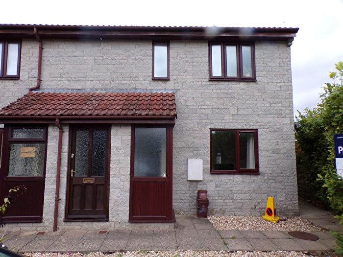 2 Bedroom Flat To Rent In Mowries Court, Somerton, TA11