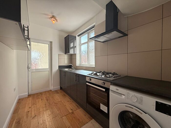 5 Bedroom End Of Terrace House To Rent In Ascot Gardens, Southall, UB1