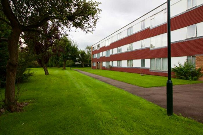 3 Bedroom Flat To Rent In Fayerfield, Potters Bar, EN6