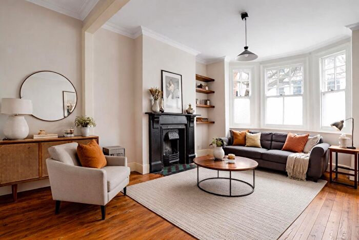 1 Bedroom Flat For Sale In A Hackford Road, London, SW9