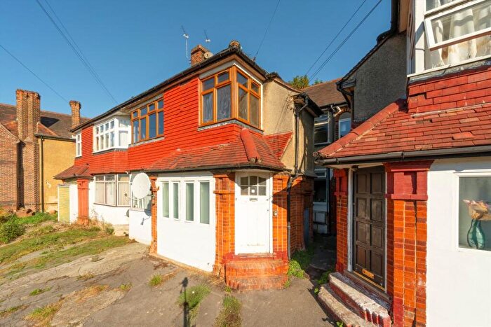 3 Bedroom Maisonette For Sale In Ash Tree Dell, Harrow, NW9