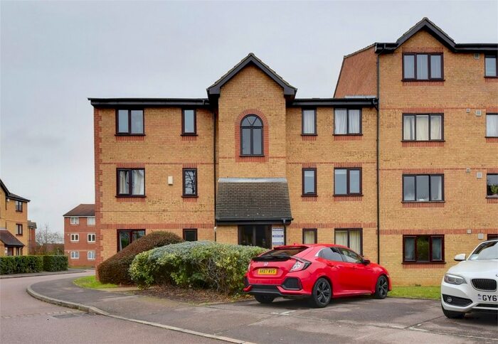 2 Bedroom Flat To Rent In Blackdown Close, East Finchley, N2