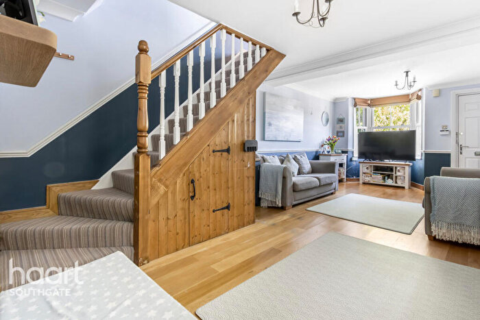 2 Bedroom Terraced House For Sale In Avenue Road, London, N14
