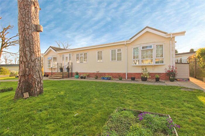 2 Bedroom Park Home For Sale In The Spinney, Trowbridge, BA14