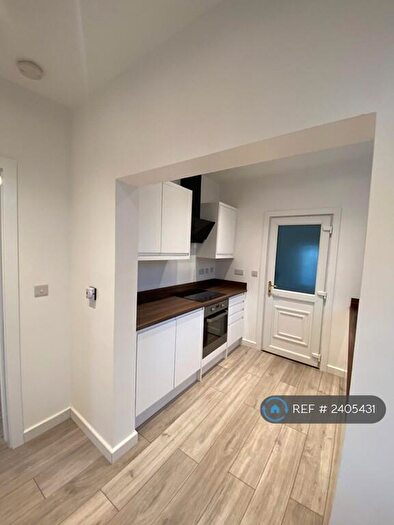 3 Bedroom Semi-Detached House To Rent In Mauncer Crescent, Sheffield, S13