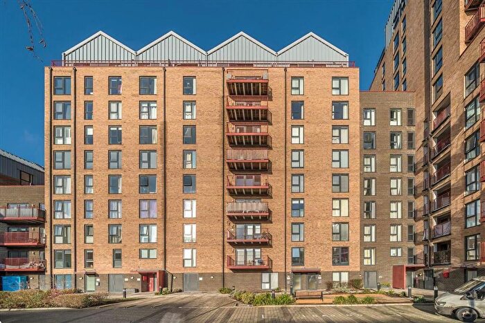 2 Bedroom Flat To Rent In Greenwich High Road, Greenwich, SE10