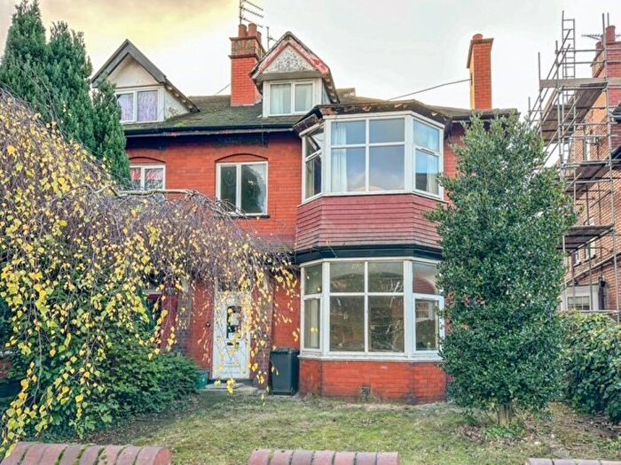 7 Bedroom Semi-Detached House For Sale In Windsor Road, Town Moor, Doncaster, DN2