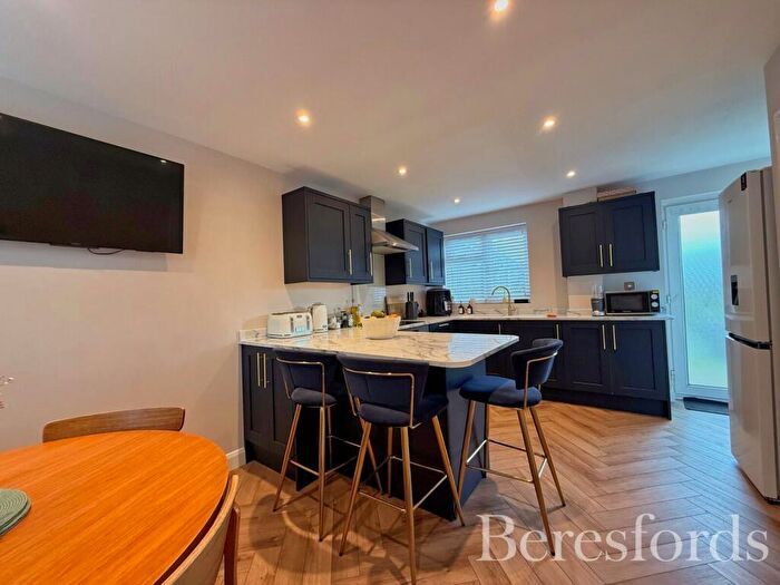 3 Bedroom Terraced House For Sale In Carisbrooke Close, Hornchurch, RM11