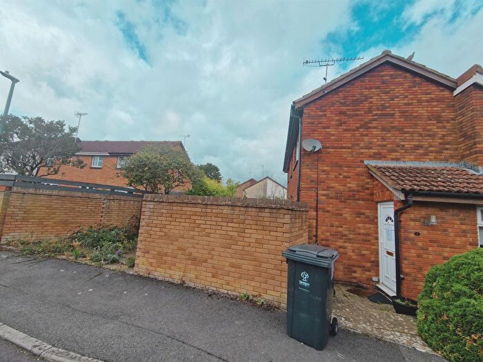 1 Bedroom Semi-detached House For Sale In Tamworth Drive, Shaw, Swindon, SN5