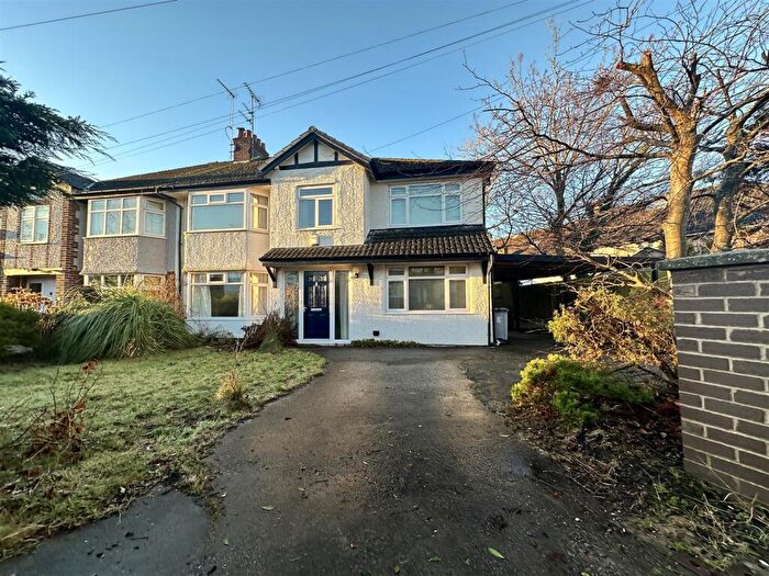 5 Bedroom Semi-Detached House To Rent In Ravenswood Road, Heswall, CH61