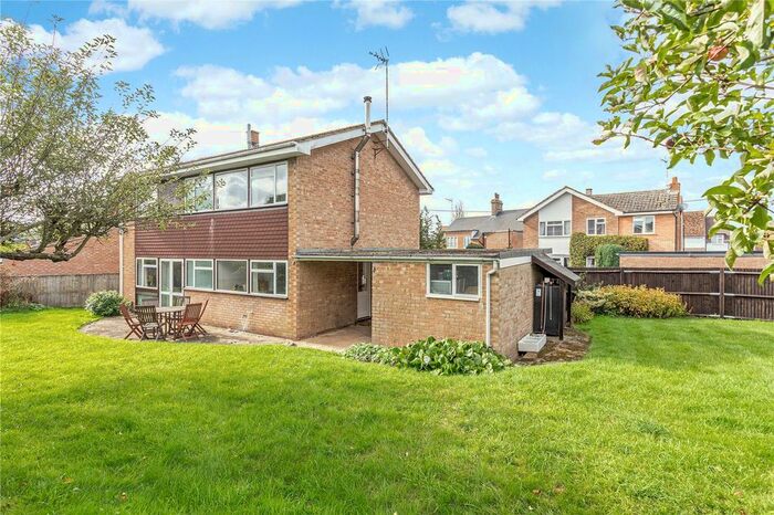 4 Bedroom Detached House For Sale In Dunstable Road, Dagnall, Berkhamsted, HP4