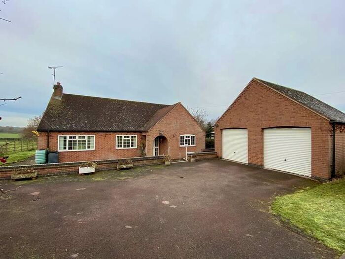 3 Bedroom Detached Bungalow To Rent In Balderton Lane, Coddington, Newark, NG24
