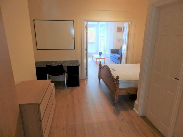 1 Bedroom Flat To Rent In Walter Road, Swansea, SA1