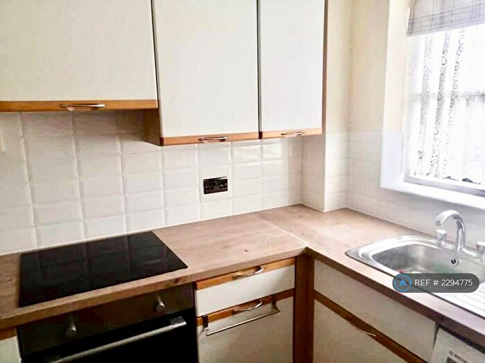 2 Bedroom Flat To Rent In Blessing Way, Barking, IG11
