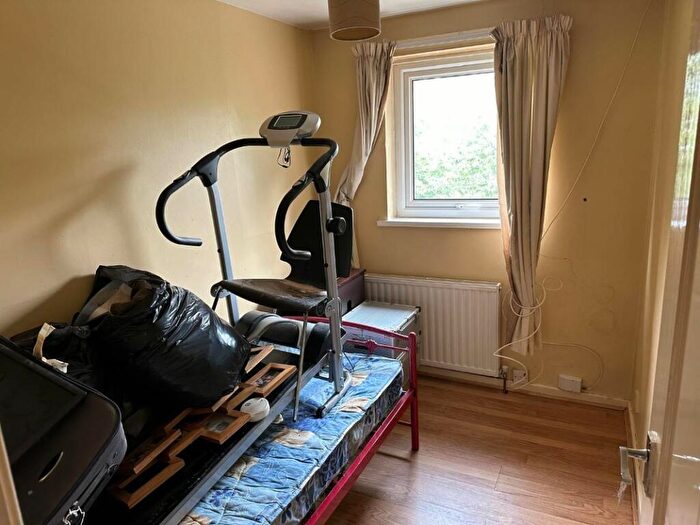 3 Bedroom Terraced House For Sale In Lovell Park View, Leeds, West Yorkshire, LS7
