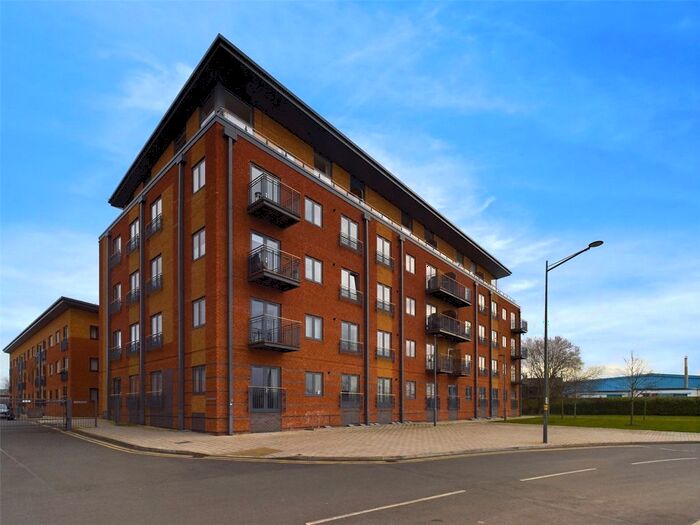 2 Bedroom Flat To Rent In Woodhouse Close, Worcester, Worcestershire, WR5